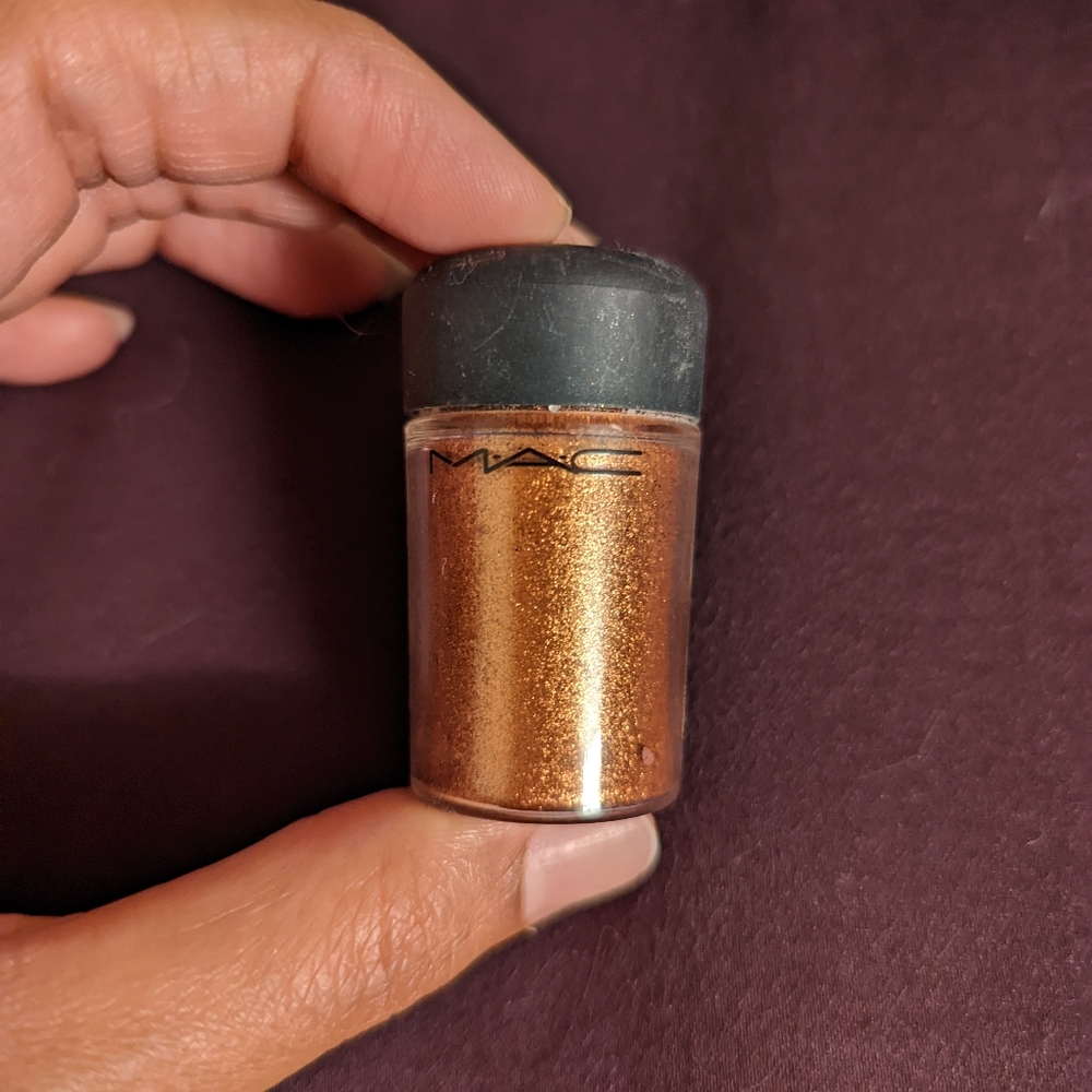 BN Full size MAC pigment in copper sparkle